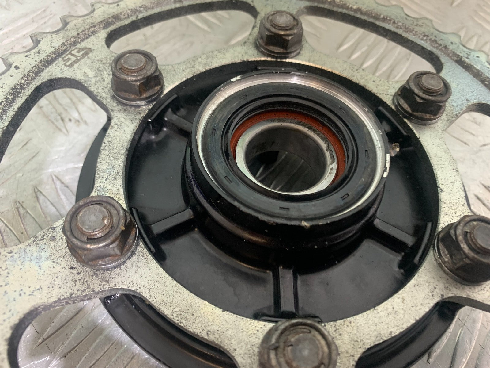 YAMAHA YZF R1 14 B BIG BANG REAR SPROCKET CARRIER   2009-14 (CMB1175)