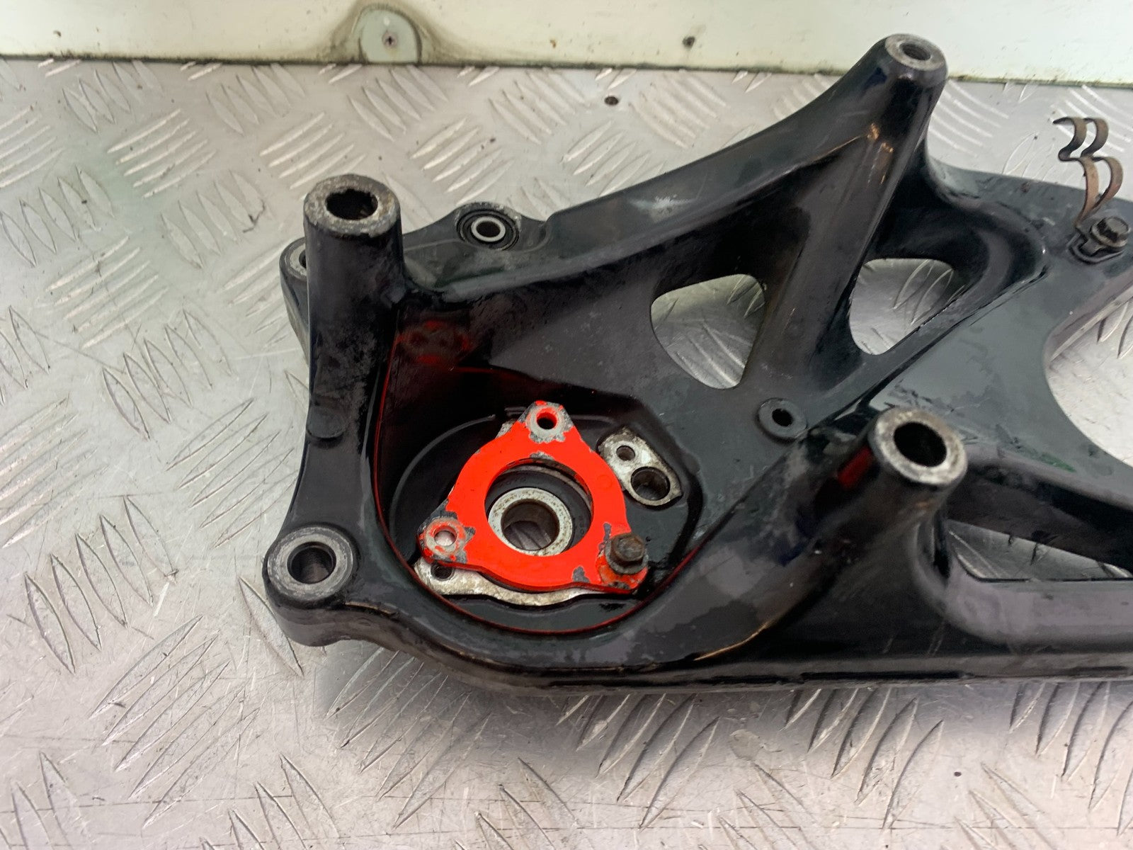 YAMAHA XMAX 125 XMAX-125 EXHAUST BRACKET YEAR 2015-2020  (CMB1266)