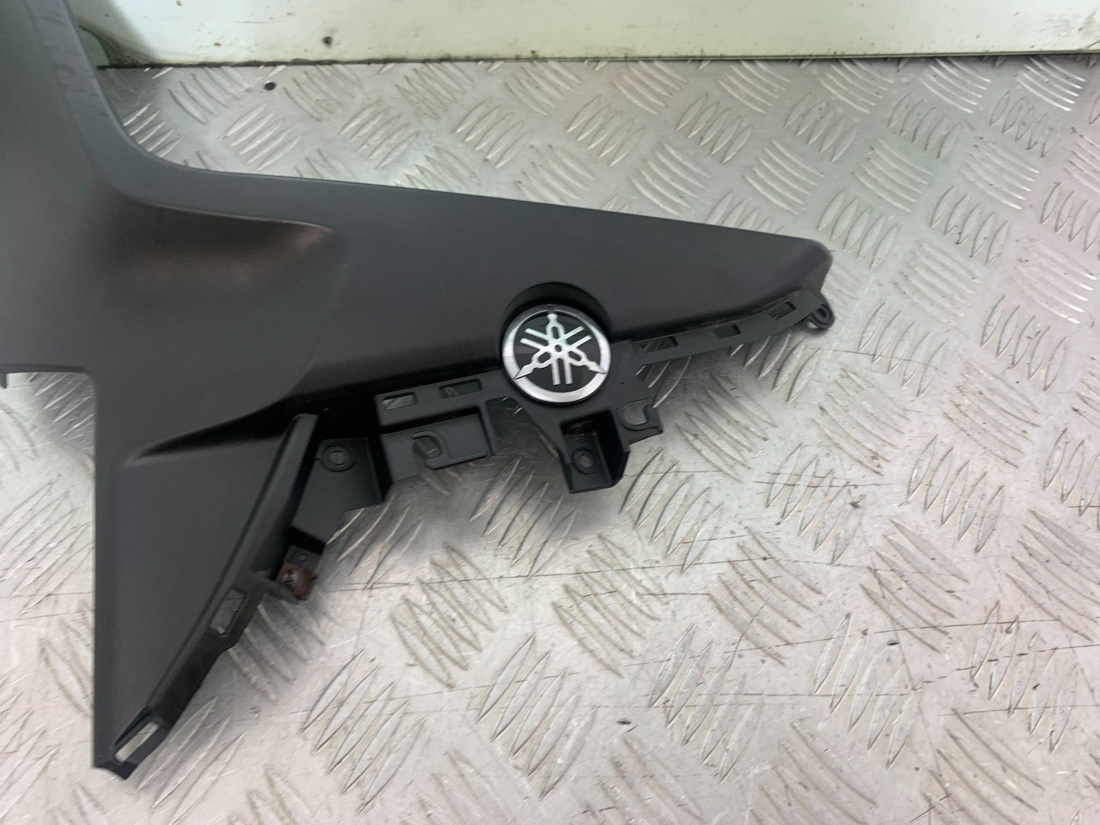 YAMAHA XMAX 300 SIDE INFILL PANEL  YEAR 2017-2020 (CMB1218)