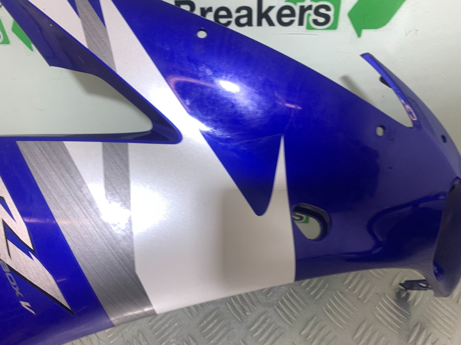 YAMAHA YZF R1 RIGHT FAIRING PANEL YEAR 2004-2006 (CMB1155)