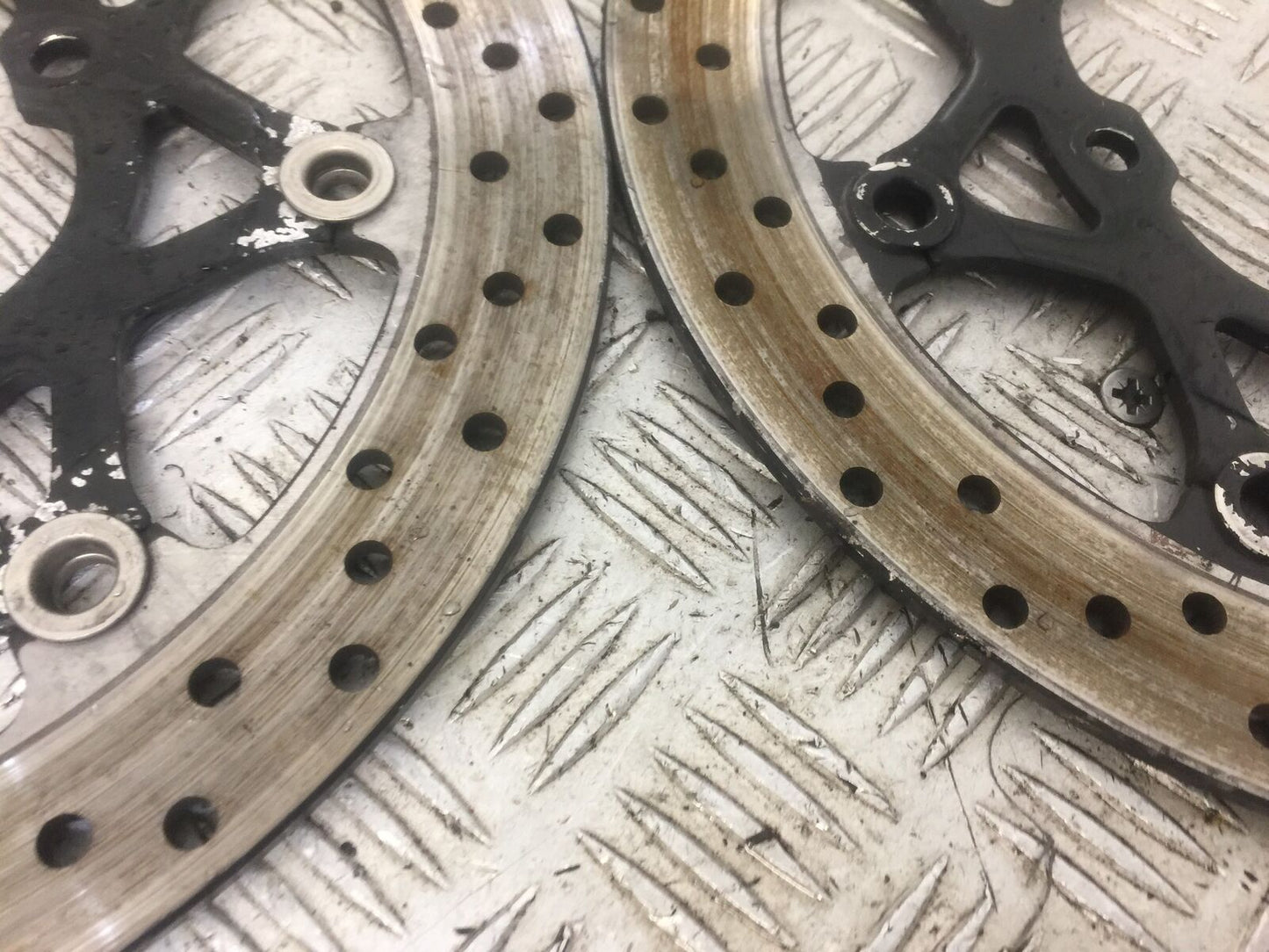 SUZUKI GSXR750 K6 K7 FRONT BRAKE DISCS  YEAR 2007 (STOCK 634)