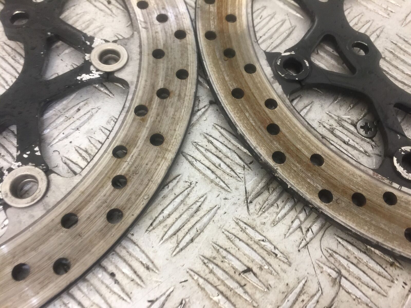 SUZUKI GSXR750 K6 K7 FRONT BRAKE DISCS  YEAR 2007 (STOCK 634)