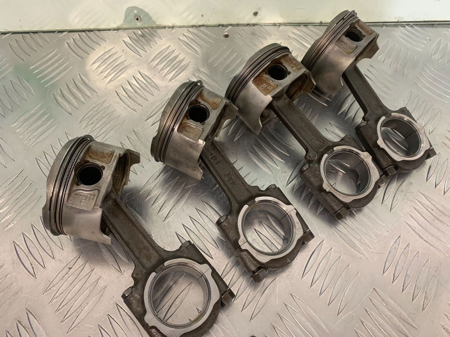 HONDA CBR1100 BLACKBIRD CONRODS AND PISTONS  YEAR 1999-05 (STOCK 961)