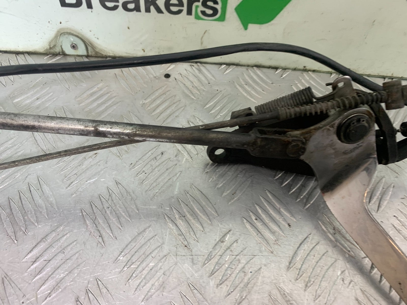 HONDA VT750 SHADOW FRONT RIGHT HANGER & PEDAL    YEAR 2003-2004 (CMB1265)