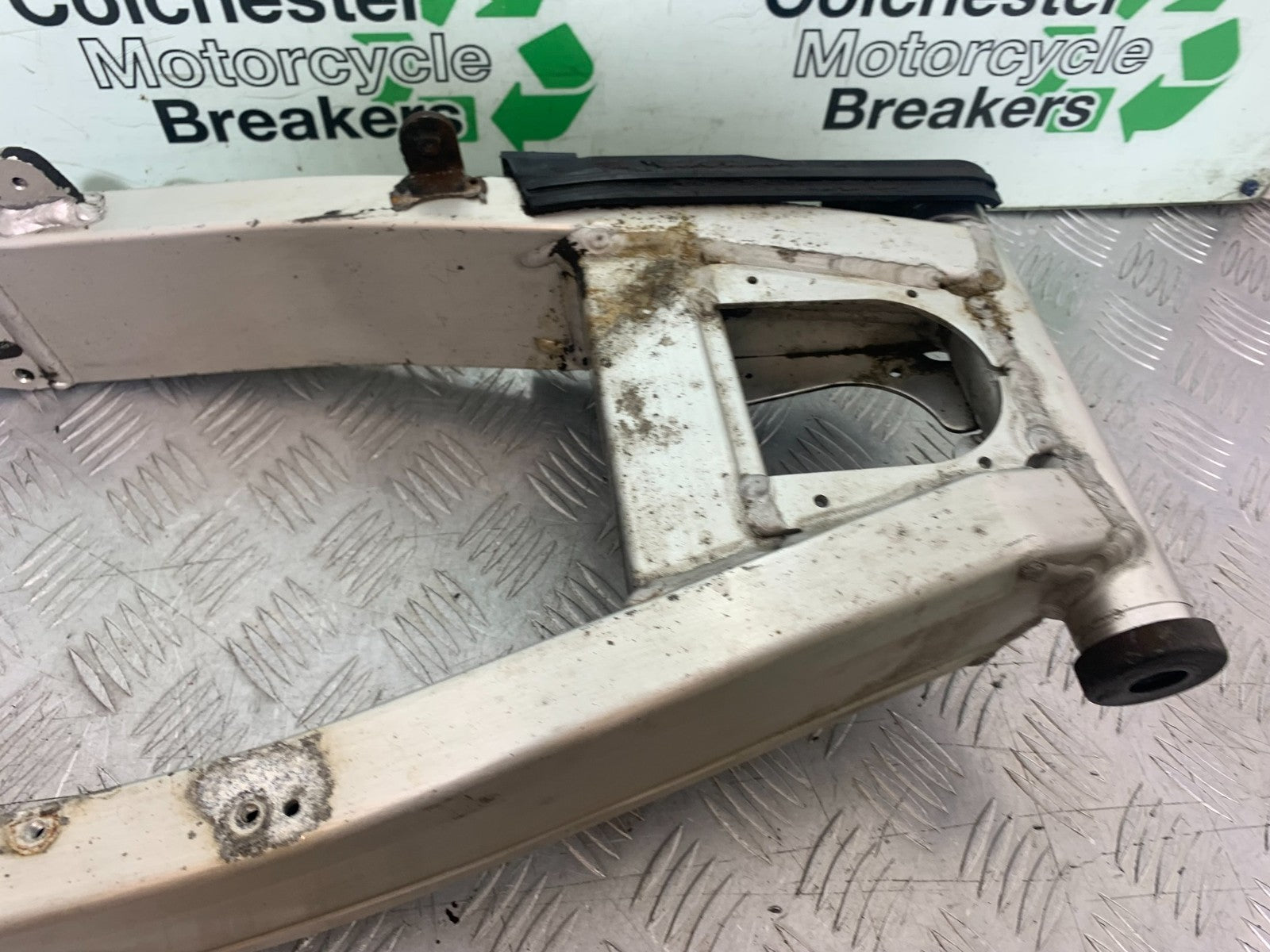 YAMAHA YZF1000 THUNDERACE SWINGARM  YEAR 1997-2000 (CMB1204)