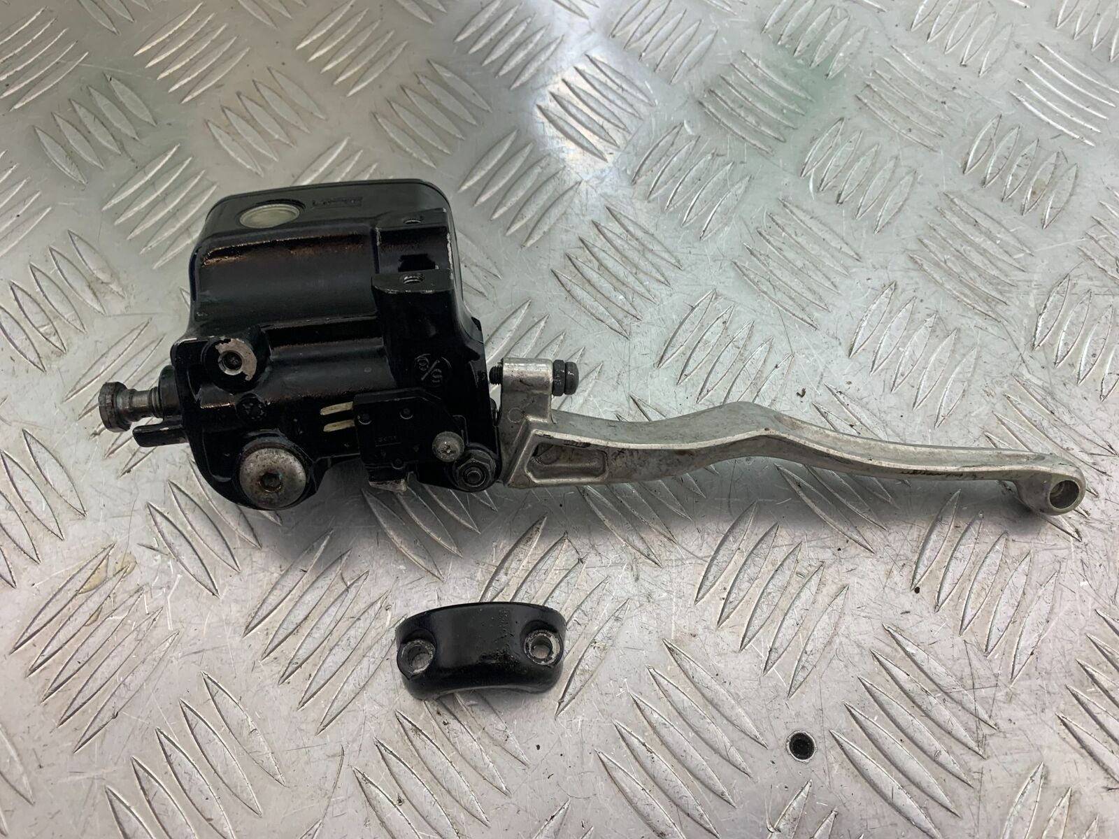 TRIUMPH THUNDERBIRD 1600 FRONT BRAKE MASTER CYLINDER   YEAR 2011 (CMB1107)