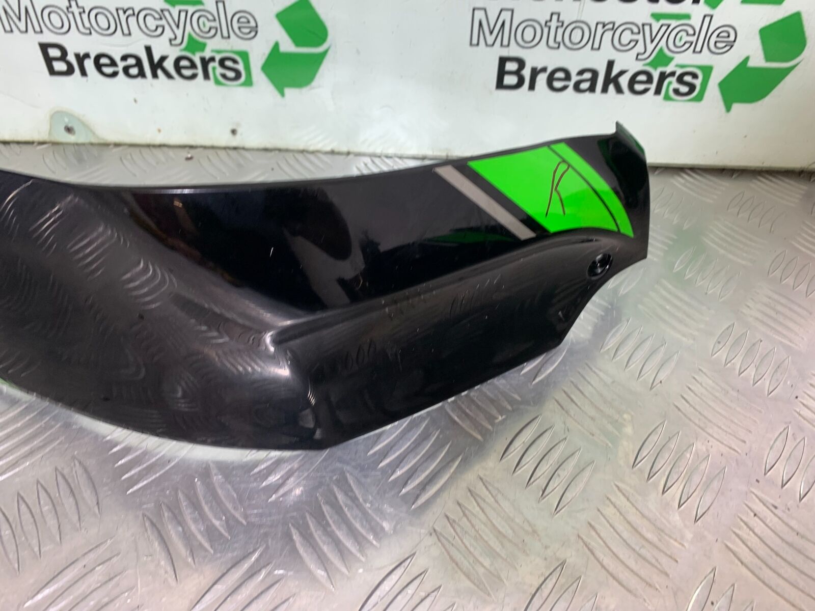 KAWASAKI ZX10R ZX 10R RIGHT TANK PANEL  YEAR 2016-2020 (CMB1015)