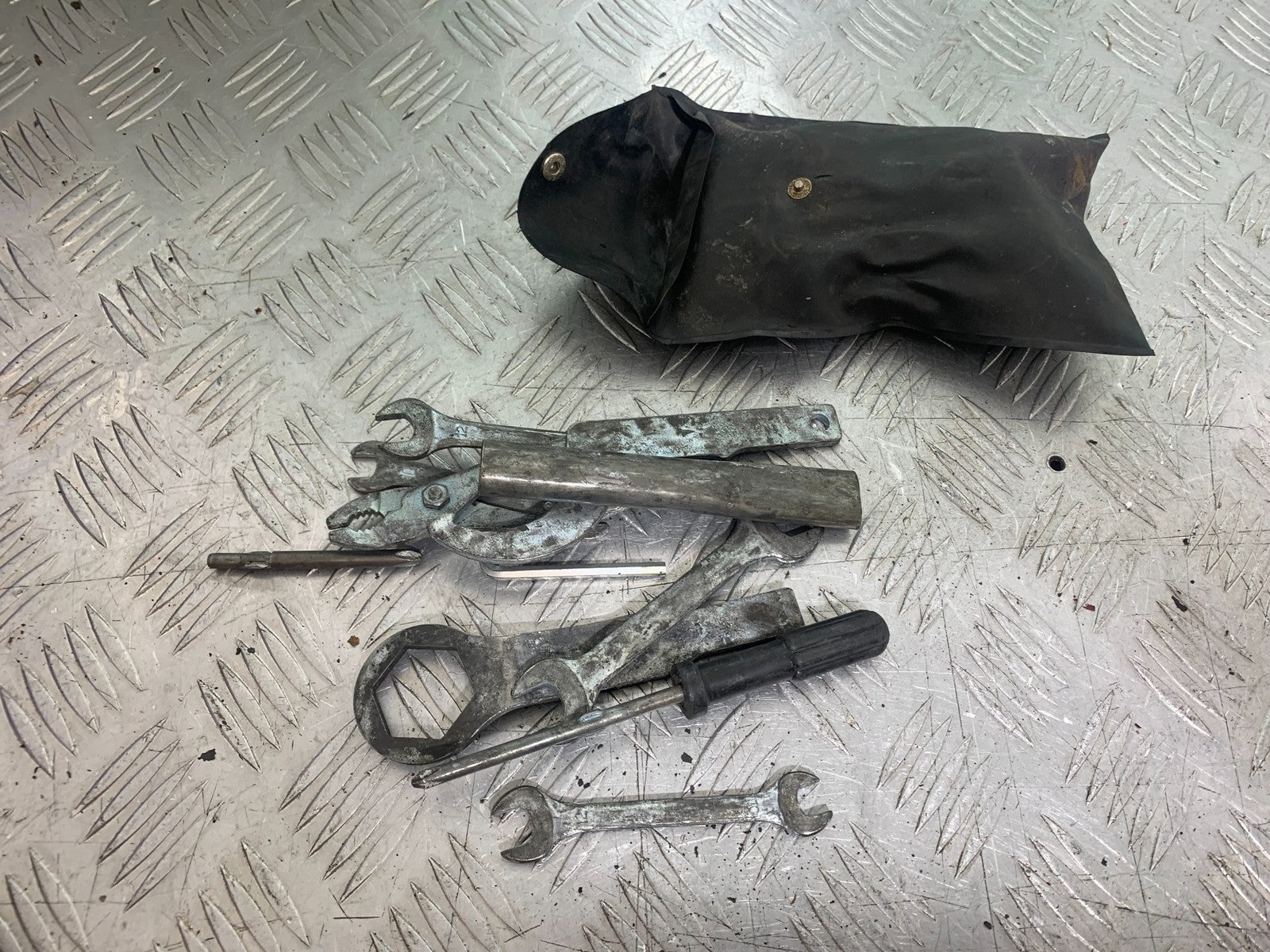 YAMAHA YZF1000 THUNDERACE TOOLKIT   YEAR 1997-2000 (CMB1204)