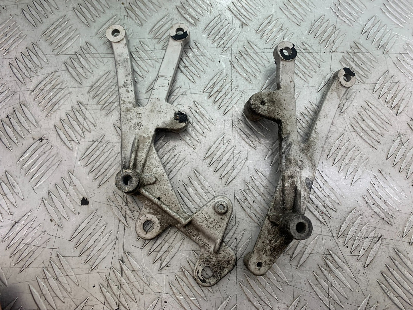 KTM 990 SUPER DUKE ENGINE BRACKETS   YEAR 2007-2011  (CMB1207)