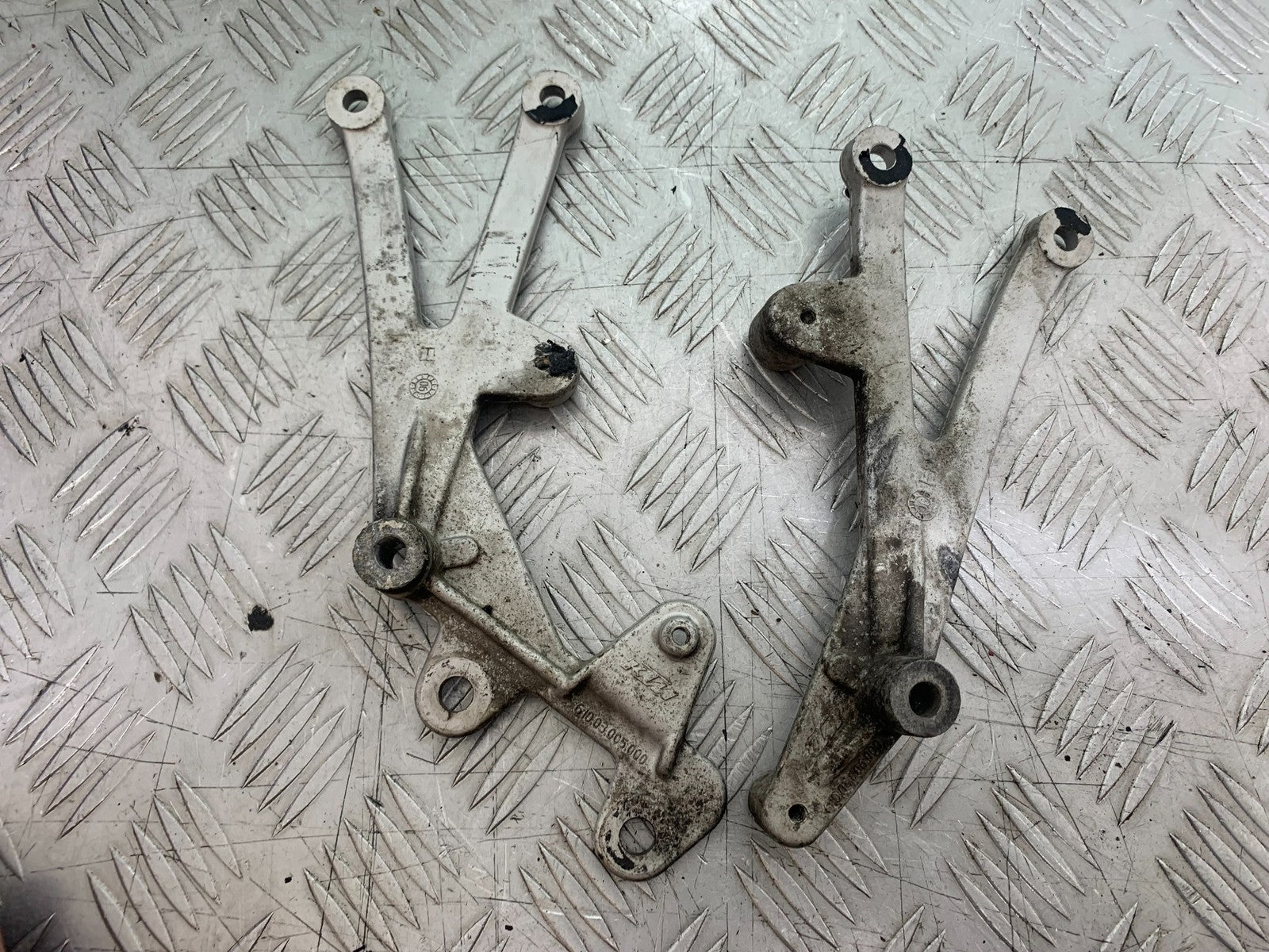 KTM 990 SUPER DUKE ENGINE BRACKETS   YEAR 2007-2011  (CMB1207)