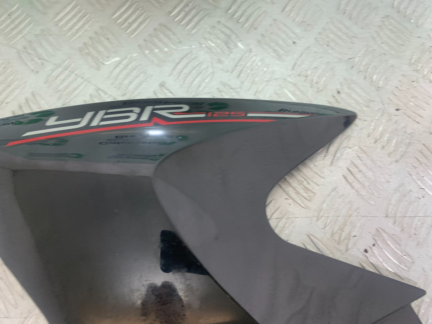 YAMAHA YBR125 YBR 125 LEFT TANK PANEL  YEAR 2010-2017 (CMB1163)