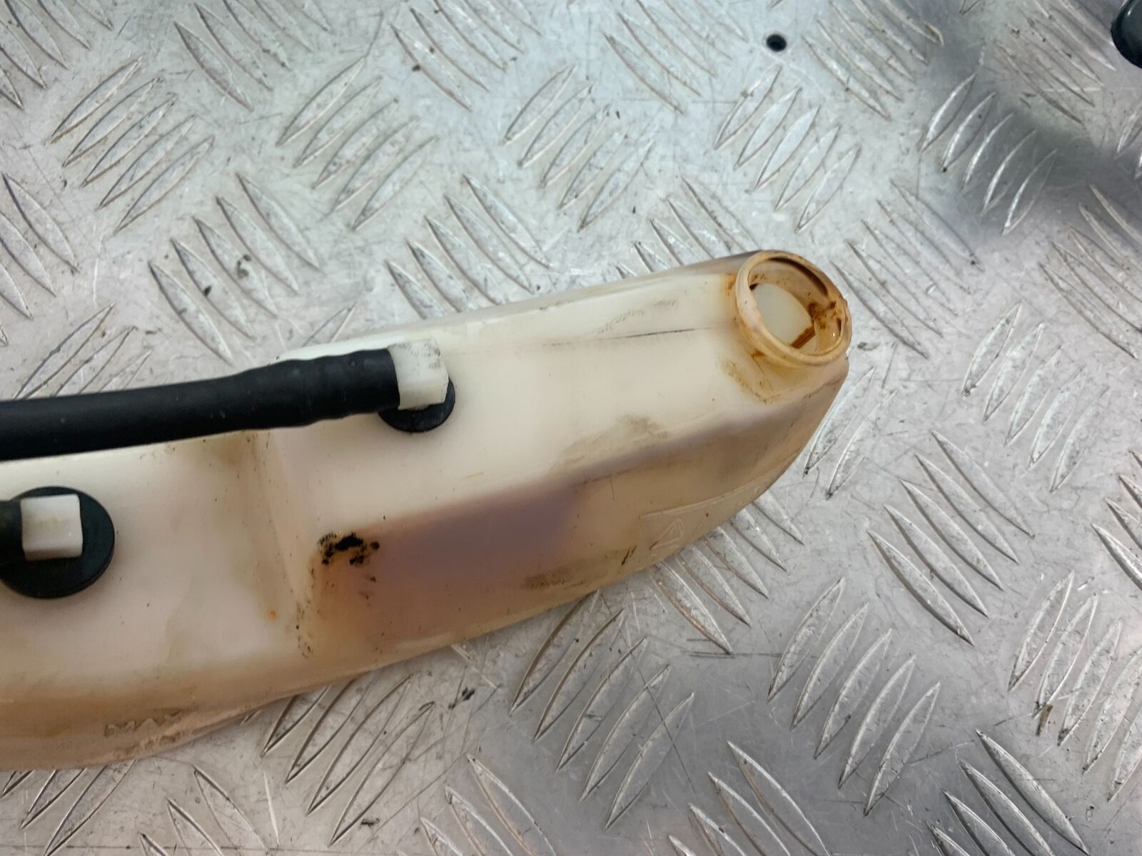TRIUMPH 955i SPRINT ST COOLANT BOTTLE  YEAR 1999-2004 (CMB1124)