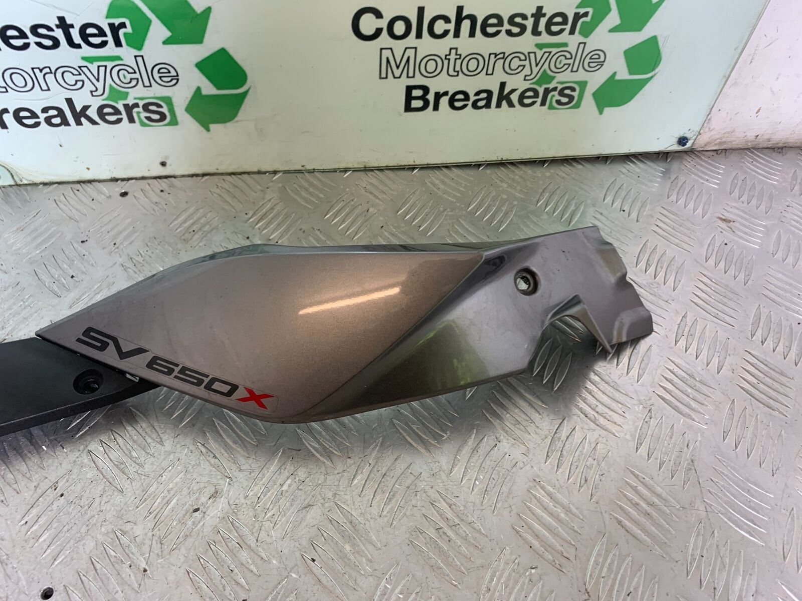 SUZUKI SV650 X SV 650 X RIGHT SIDE FAIRING PANEL   YEAR 2018-2022  (CMB1081)