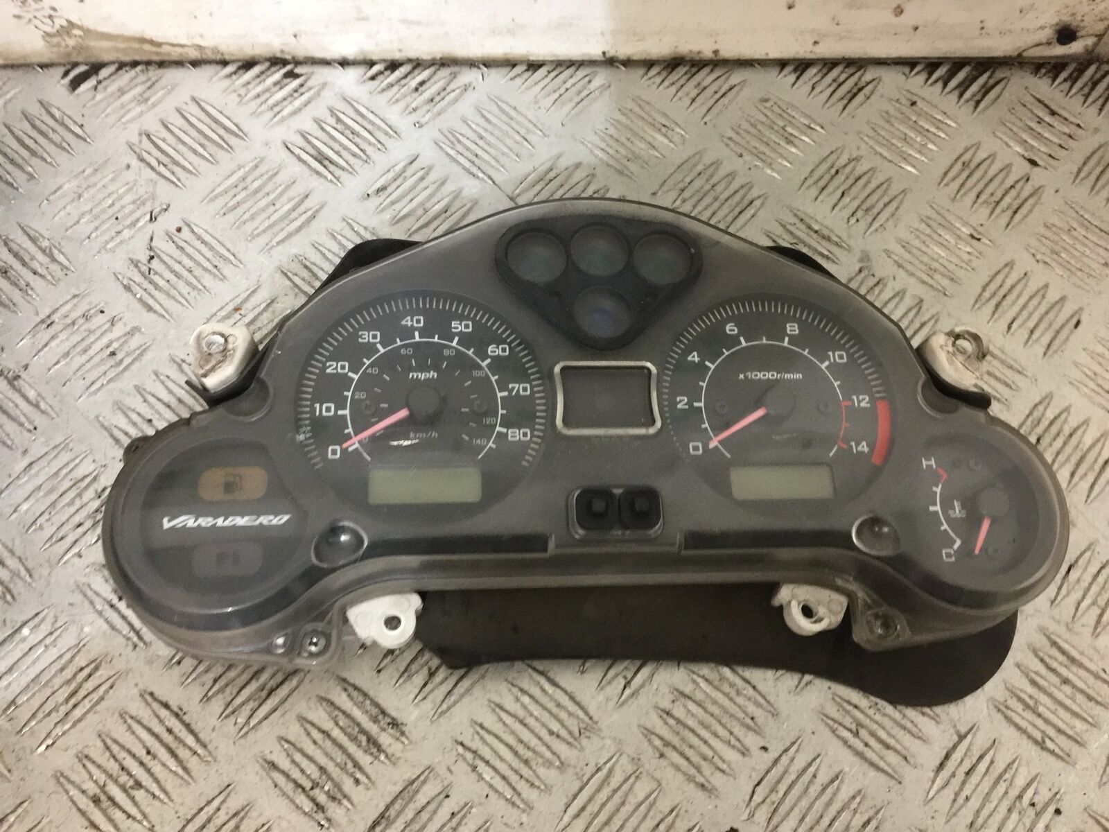 HONDA XL125 VARADERO CLOCKS SPEEOD DASH   YEAR 2008 (STOCK 841)