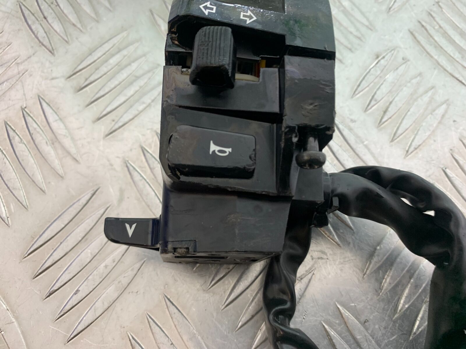 SUZUKI GSXR1000 GSXR 1000 LEFT SWITCH GEAR 2009-2016 (CMB1049)