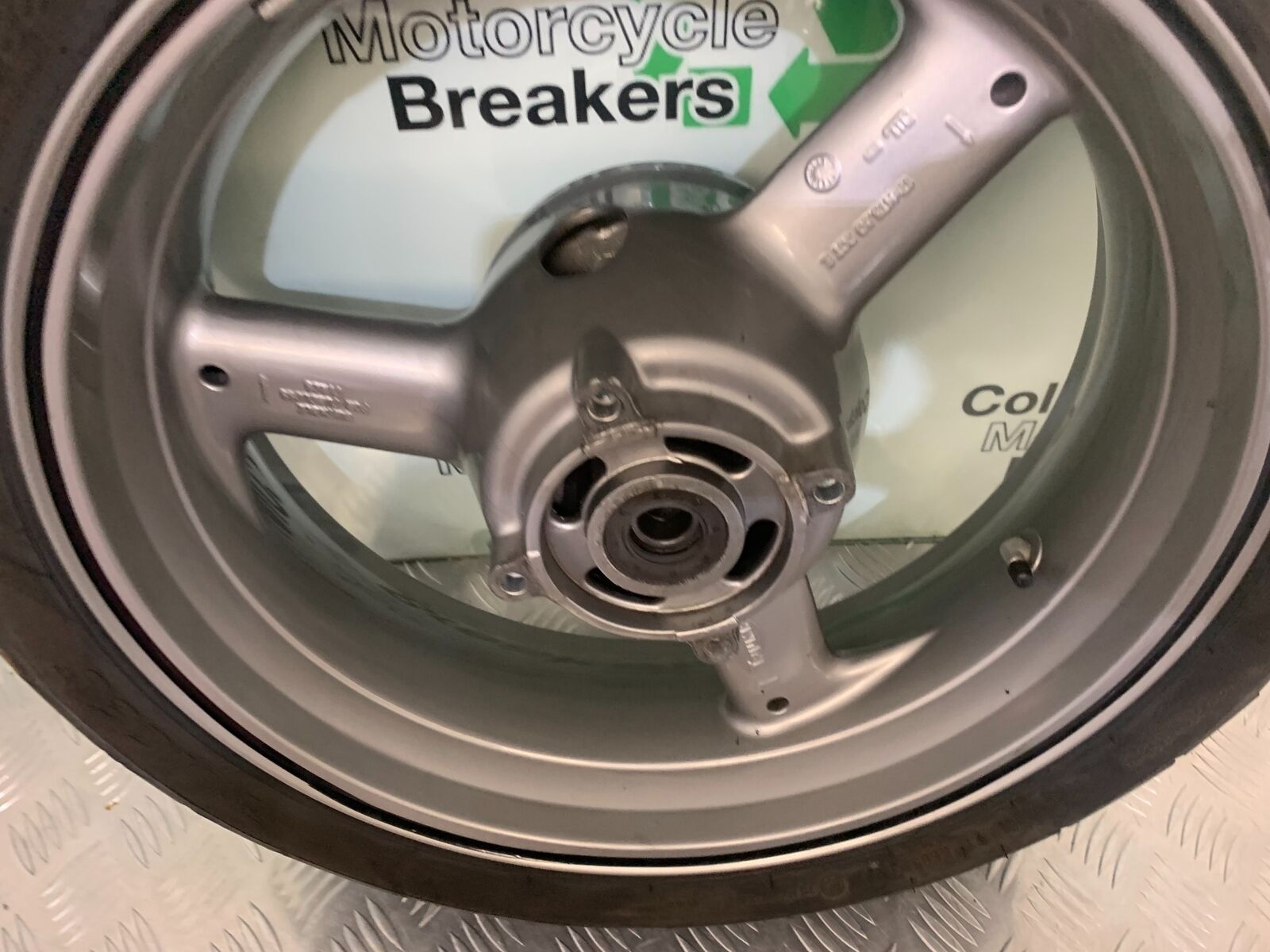TRIUMPH 955I SPRINT RS REAR WHEEL  YEAR 1999-04 (STOCK 989)