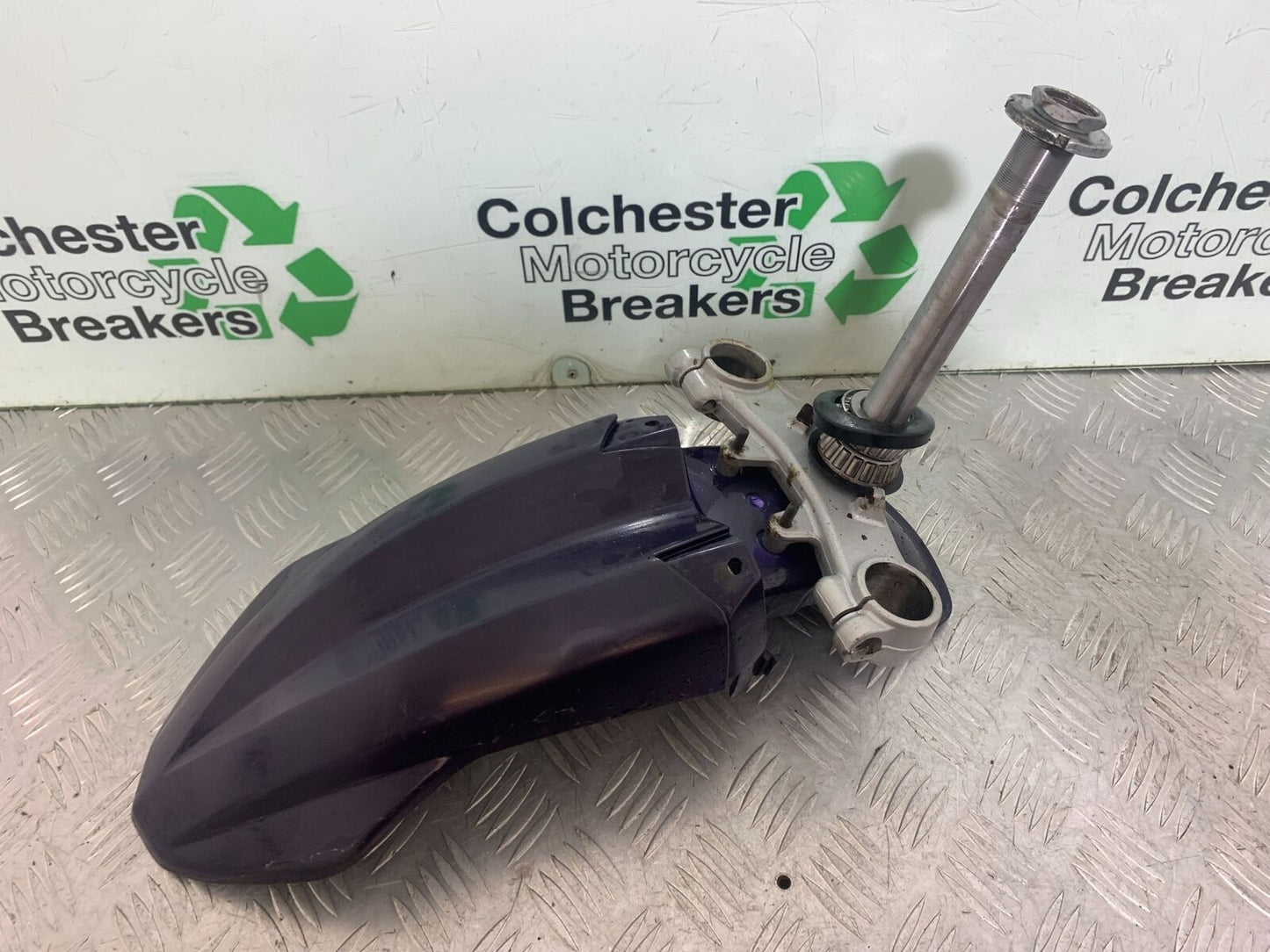 YAMAHA XT125 X XT 125 X FRONT MUDGUARD AND YOKE   2005-2011 (CMB1097)