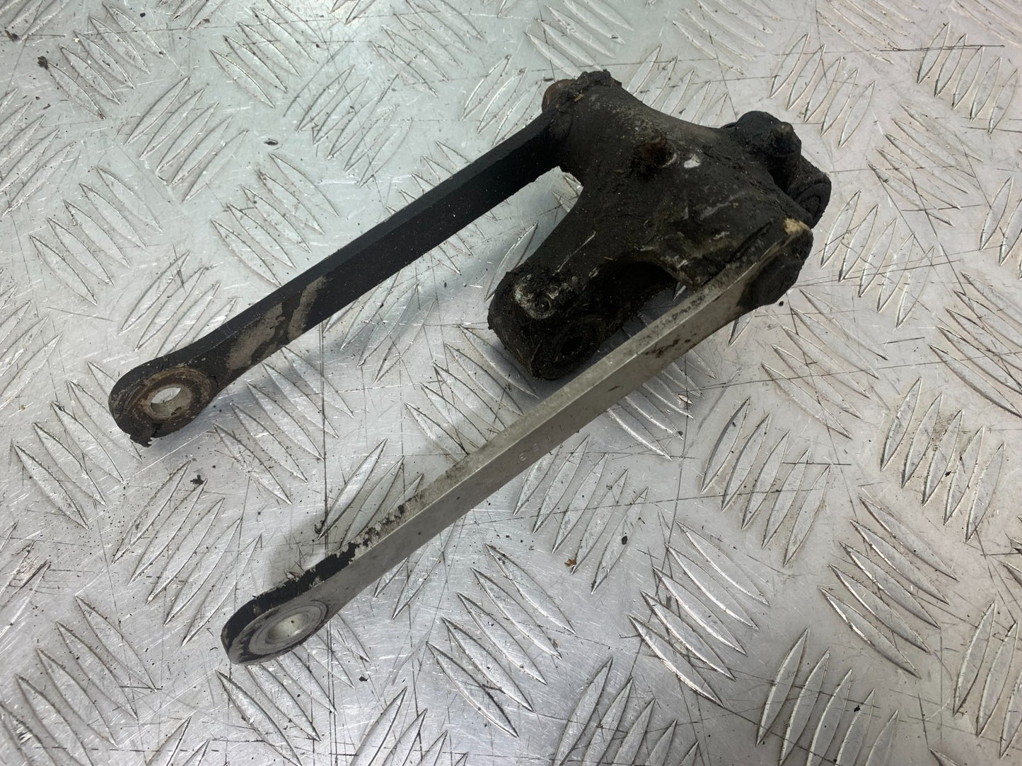 KAWASAKI ZX9R ZX9 E1 REAR SHOCK LINKAGE   YEAR 2000-01  (CMB1171)