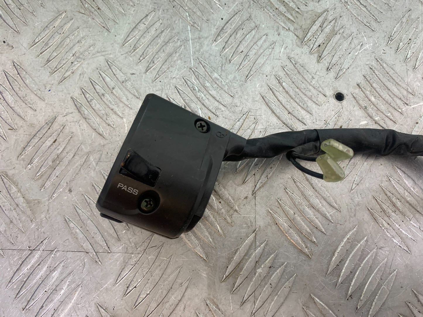 YAMAHA YZF R1 LEFT SWITCH GEAR YEAR 2004-2006 (CMB1155)