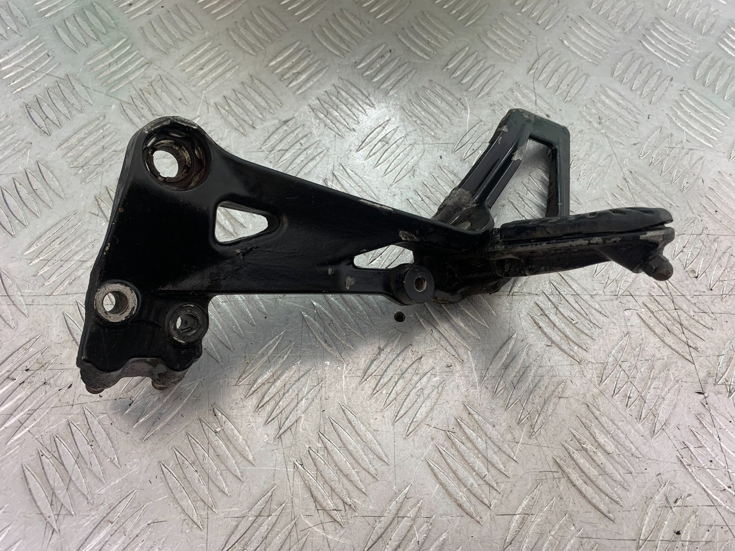 KTM RC125 RC 125 FRONT LEFT HANGER  YEAR 2017-2022 (CMB 1244)
