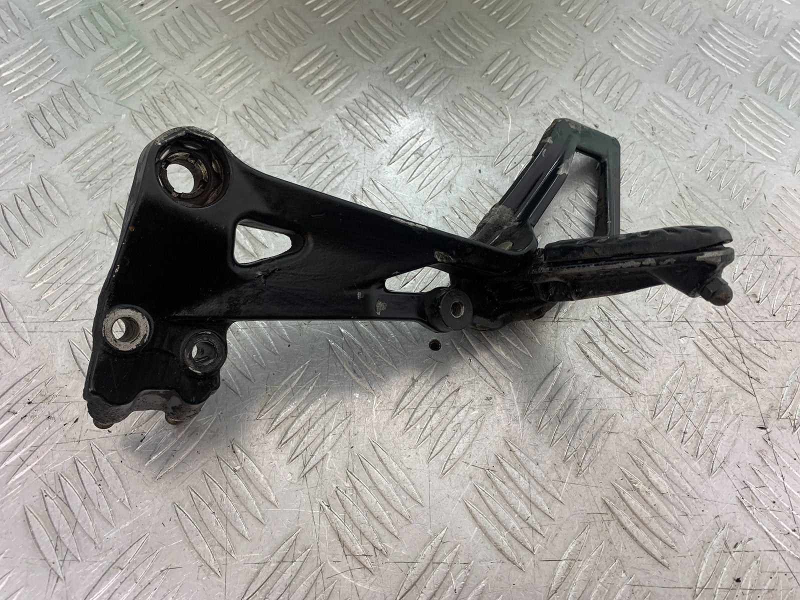 KTM RC125 RC 125 FRONT LEFT HANGER  YEAR 2017-2022 (CMB 1244)