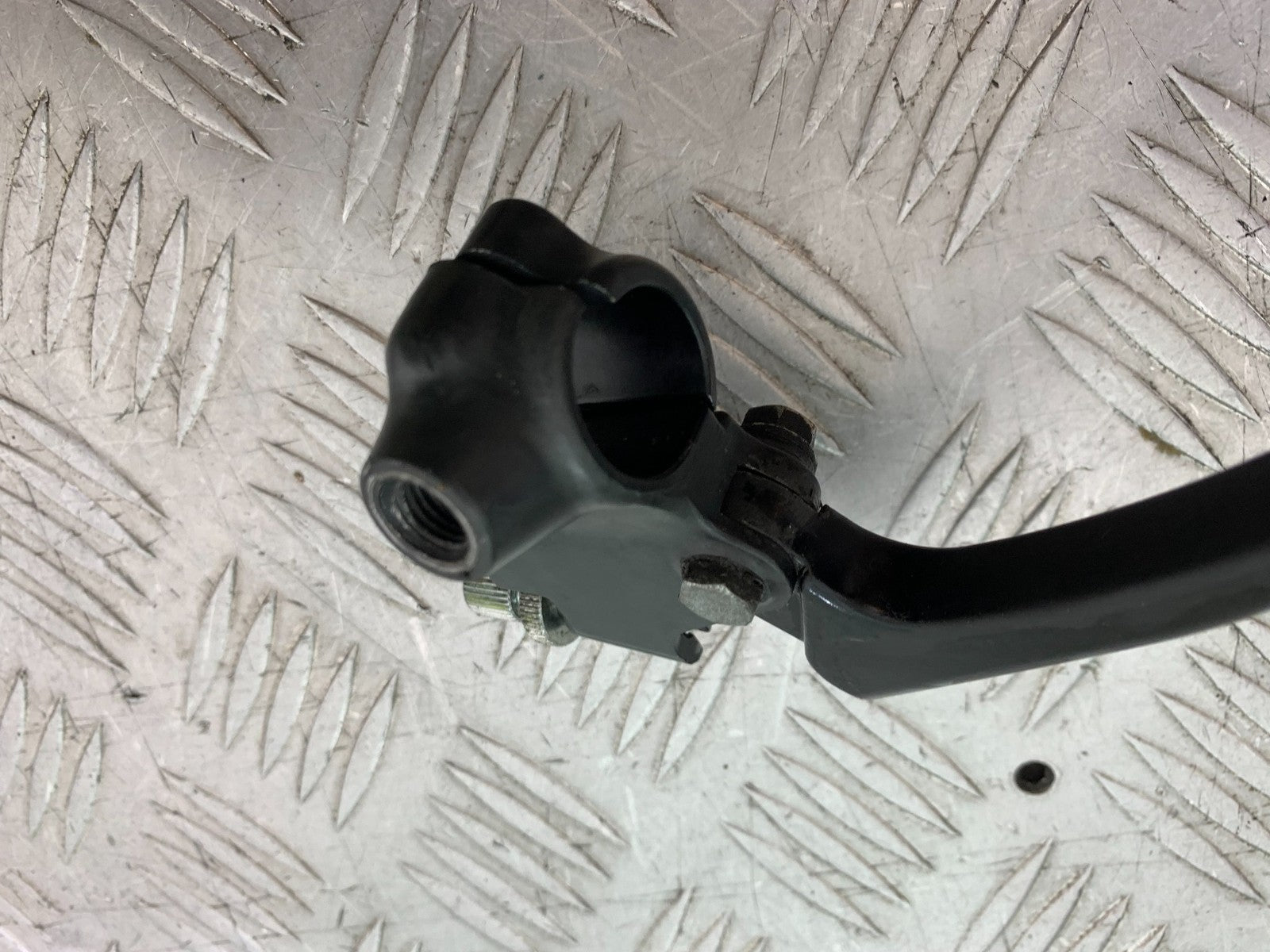 HONDA XL125 VARADERO CLUTCH LEVER AND BRACKET  YEAR 2001-2006  (CMB1304)