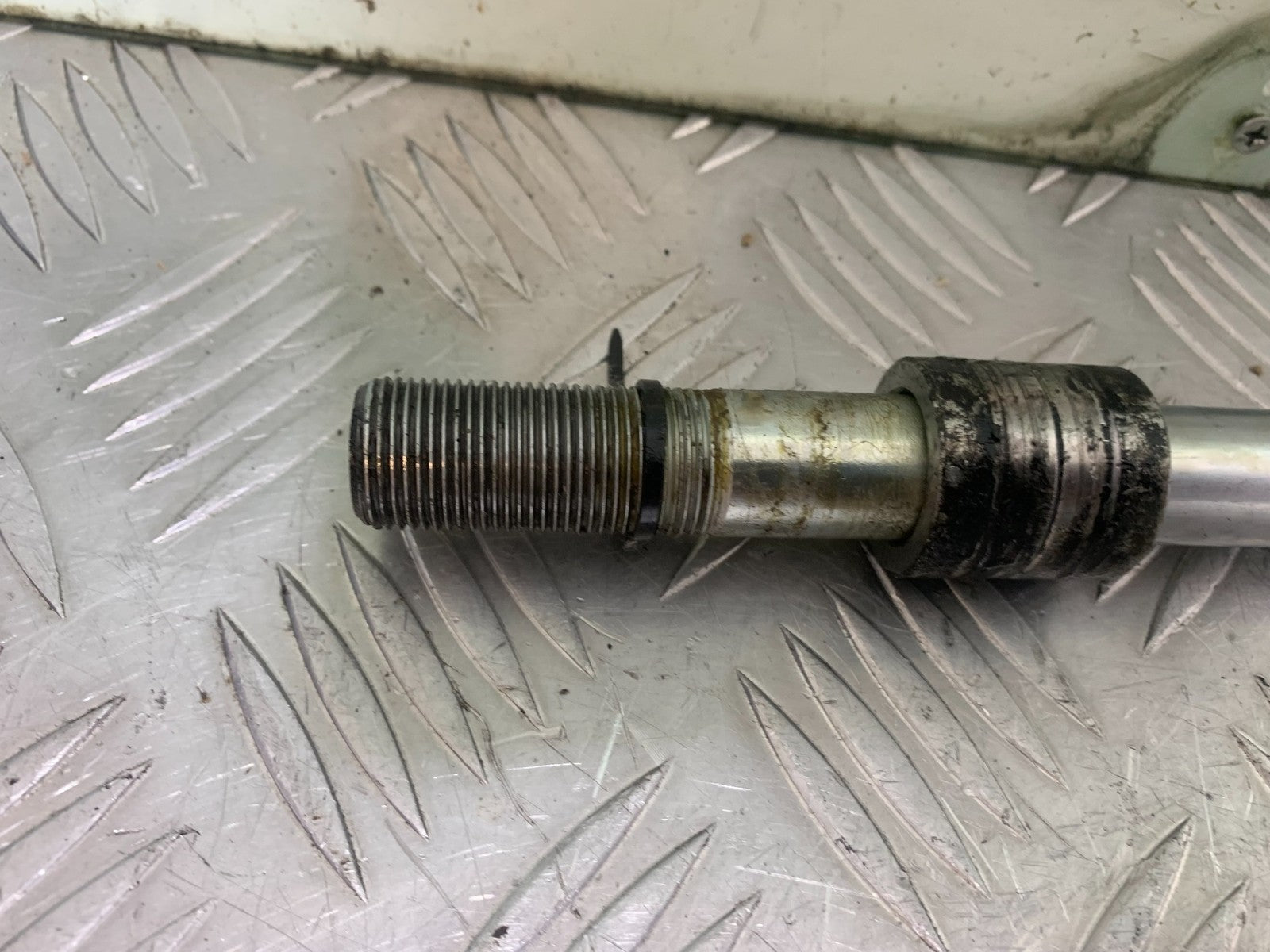 KAWASAKI ER6 N FRONT WHEEL SPINDLE YEAR 2012-2017 (CMB1324)