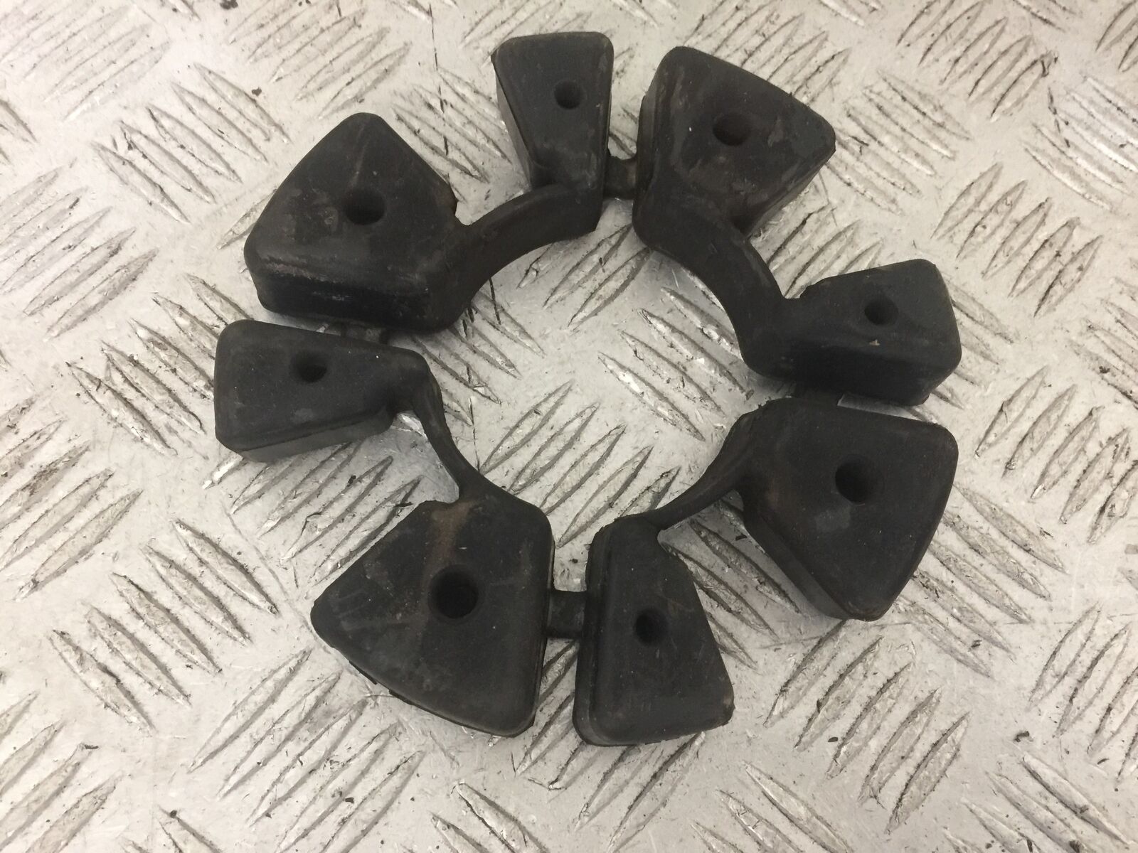 KAWASAKI ZZR600 ZZR 600 E CUSH DRIVE RUBBERS  YEAR 1994-05 (STOCK 876)