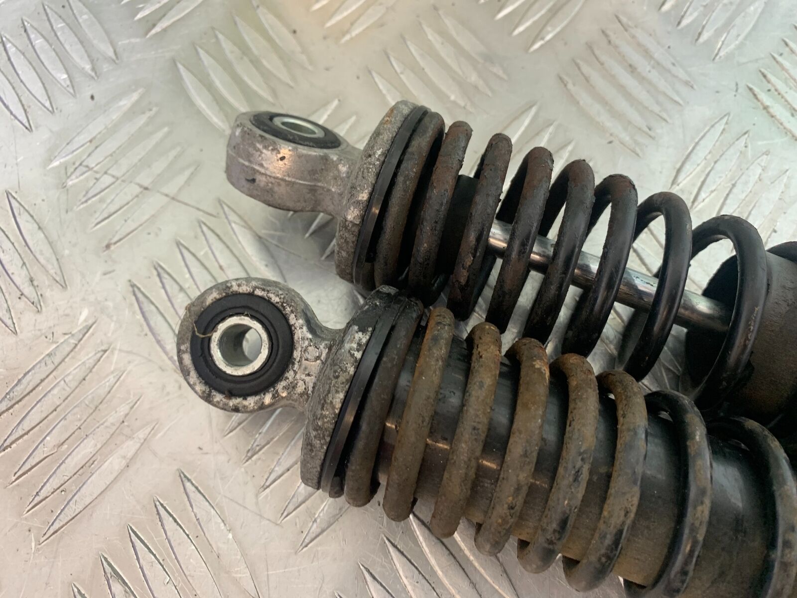 SUZUKI AN 200 UN 200 BURGMAN REAR SHOCKS  YEAR 2007-09 (CMB1128)