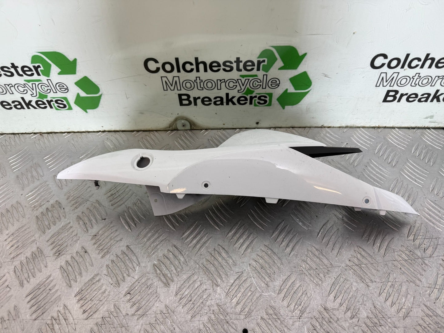 SUZUKI GSXR 600 GSXR600 L1-L8 LEFT SEAT PANEL YEAR 2011-2017