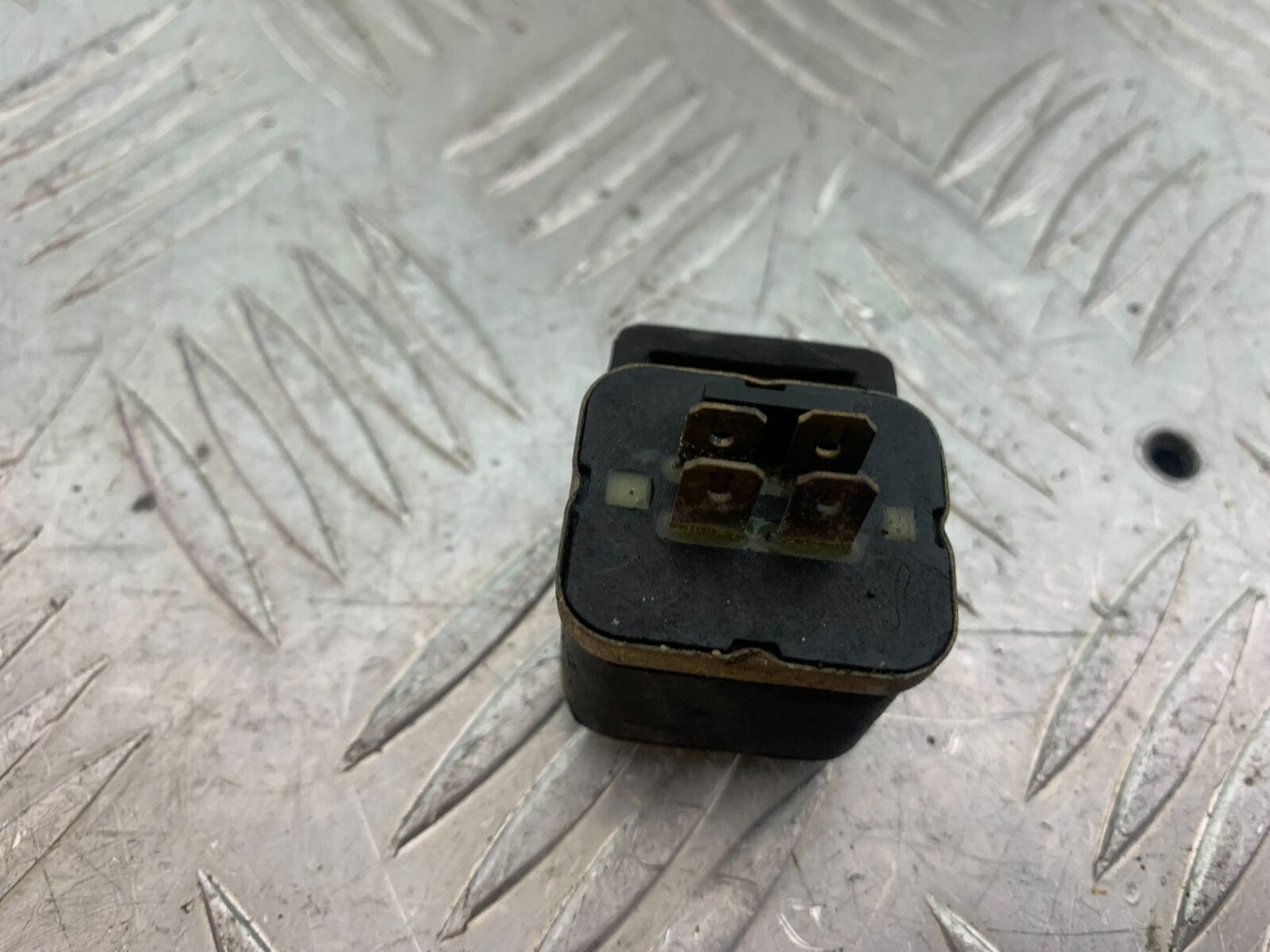 YAMAHA XS1100 MIDNIGHT SPECIAL 4 PIN RELAY YEAR 1980-1982 (CMB1122)