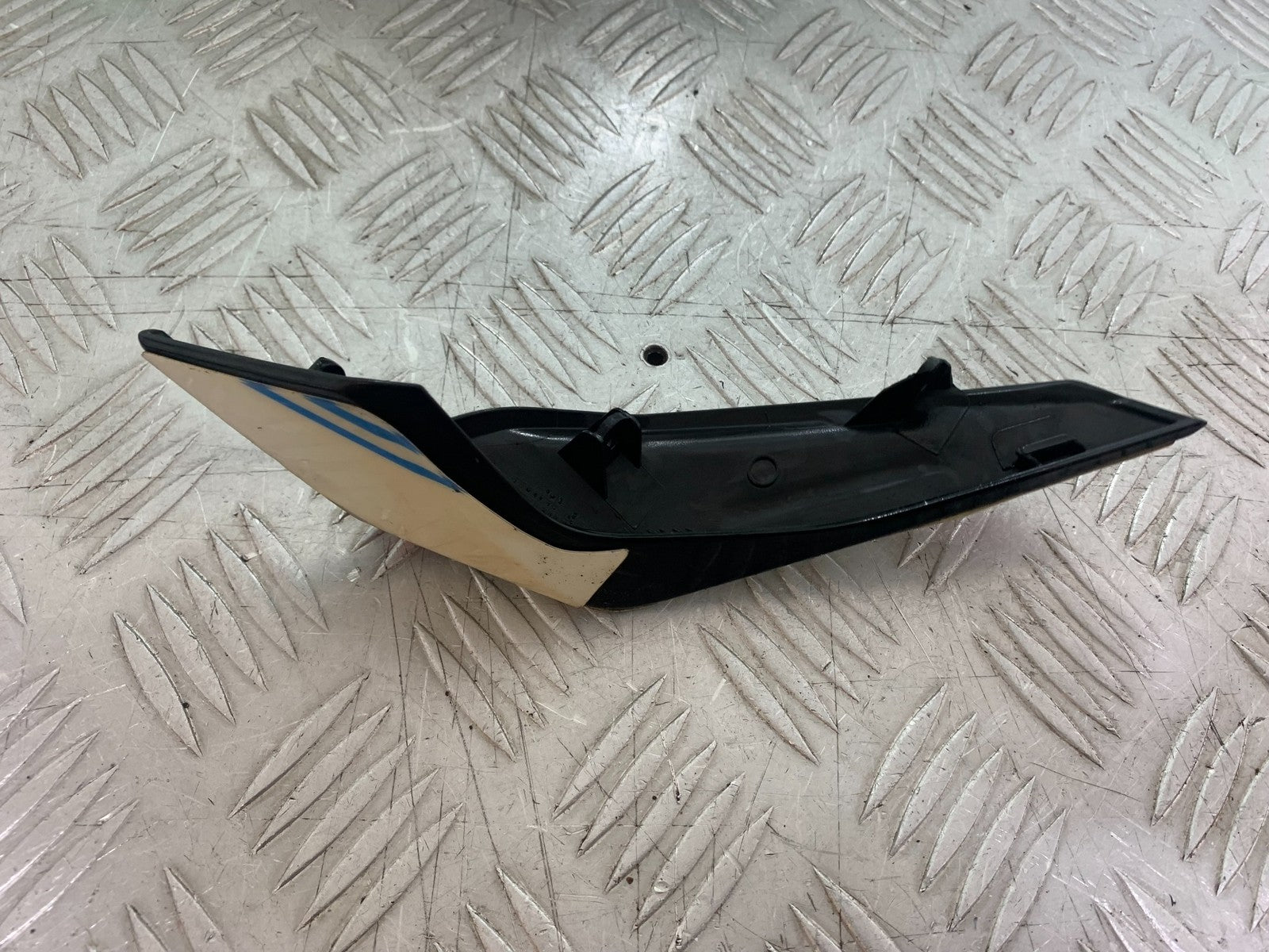 KTM DUKE 125 RIGHT HEADLIGHT COVER    YEAR 2017-2022 (CMB1222)