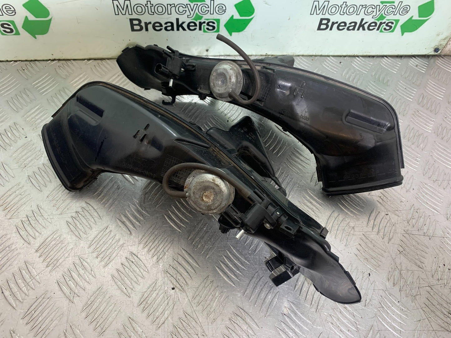 HONDA CBR1000 rr FIREBLADE LEFT & RIGHT AIR TUBES 2012-2016 (CMB1280)