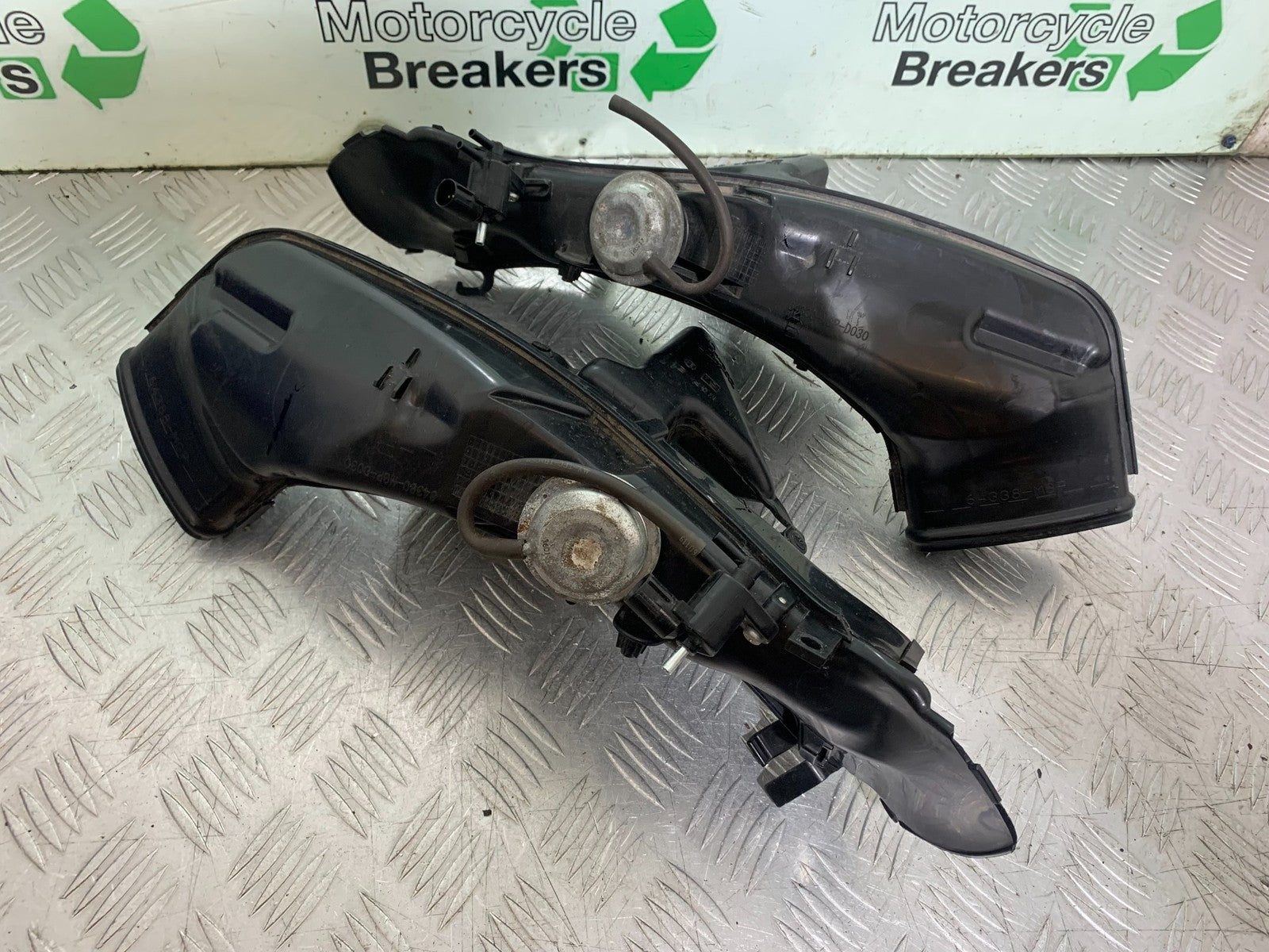 HONDA CBR1000 rr FIREBLADE LEFT & RIGHT AIR TUBES 2012-2016 (CMB1280)