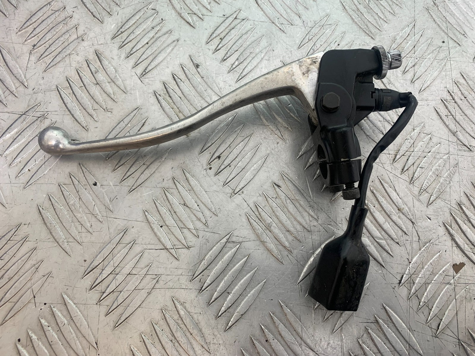 TRIUMPH 955i SPRINT ST CLUTCH LEVER AND BRACKET   1999-2004 (CMB1176)