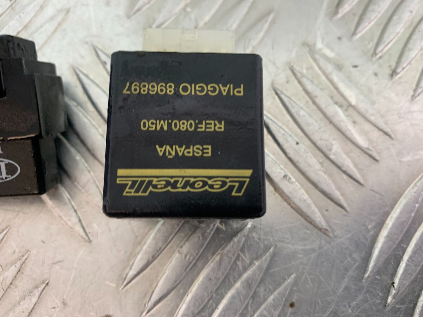 APRILIA SL750 SL 750 SHIVER RELAYS   YEAR 2012 (CMB1074)