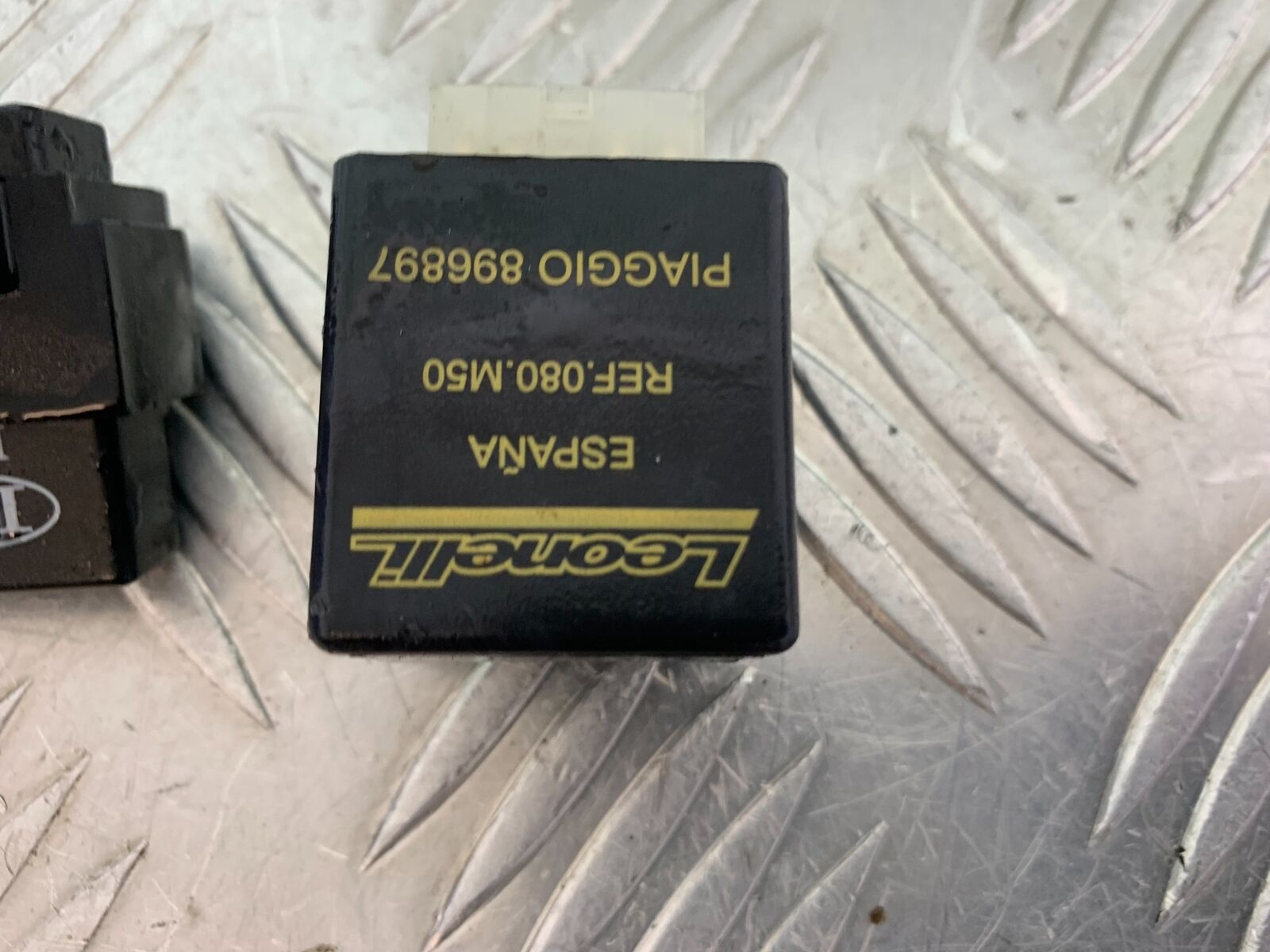 APRILIA SL750 SL 750 SHIVER RELAYS   YEAR 2012 (CMB1074)