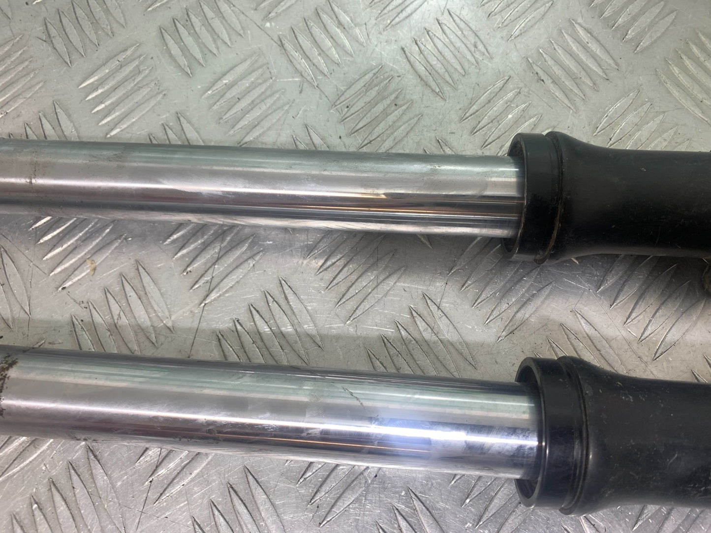 KAWASAKI GT550 GT 550 FORKS YEAR 1984-87 (CMB1141)