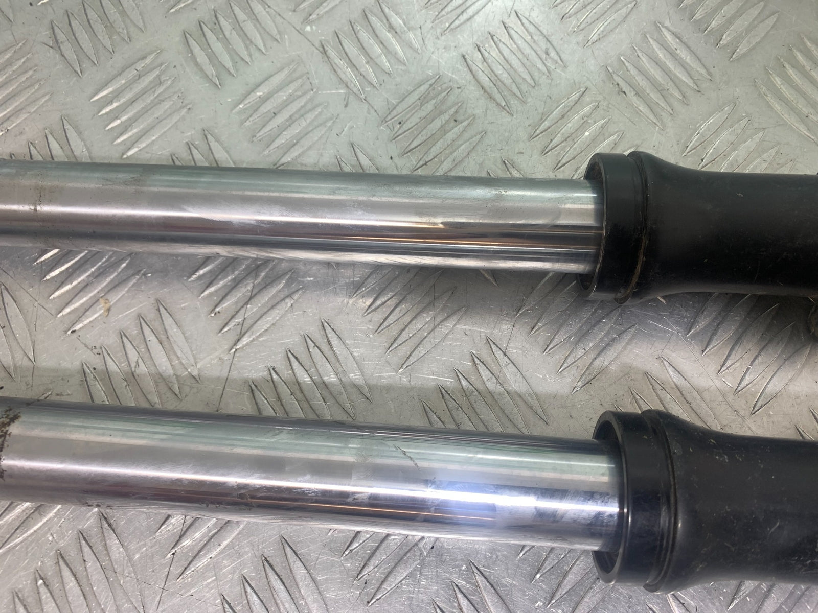 KAWASAKI GT550 GT 550 FORKS YEAR 1984-87 (CMB1141)