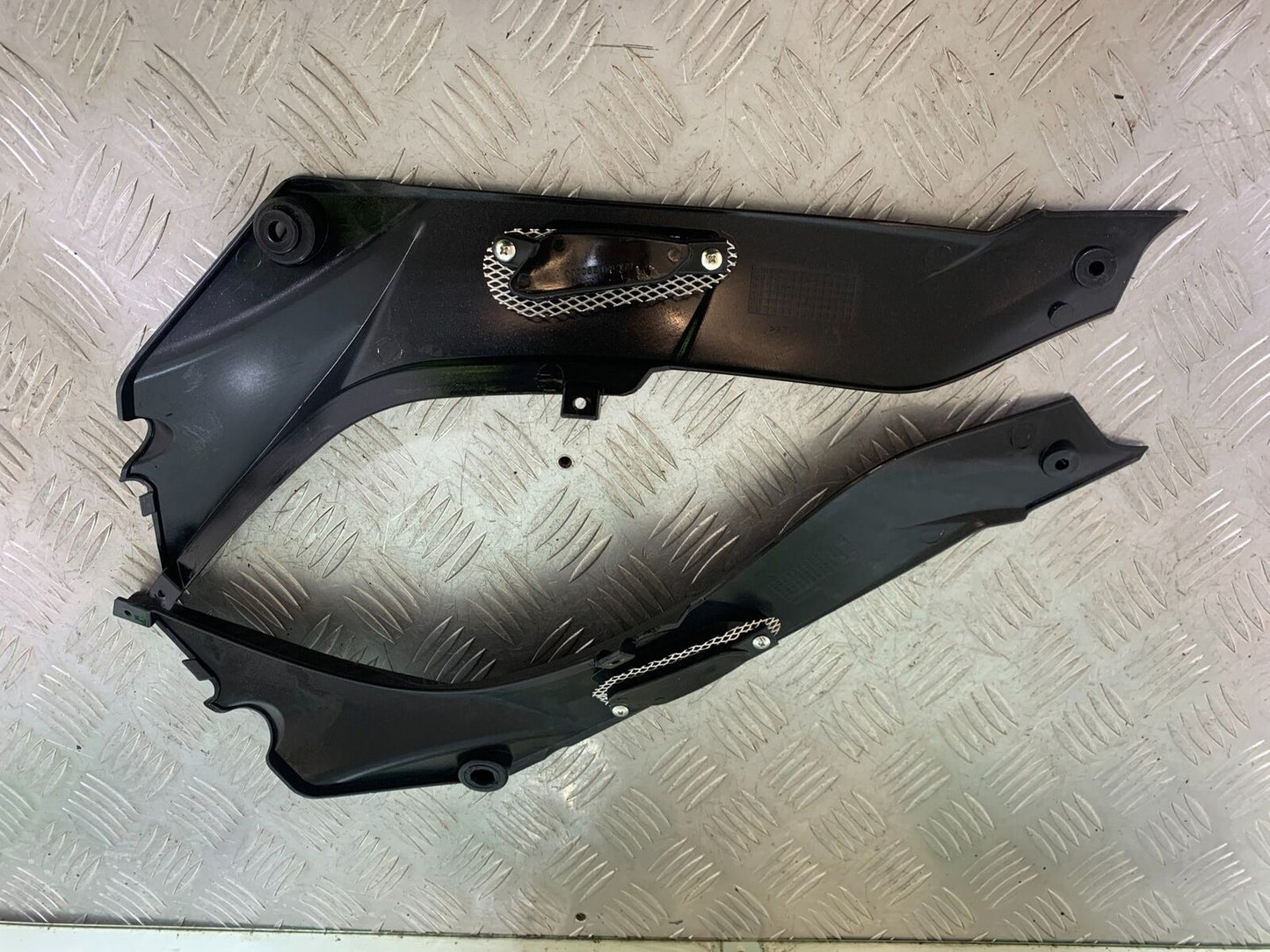 BENELLI BN125 BN 125 LEFT AND RIGHT SIDE INFILLS   YEAR 2018-2021 (CMB1080)