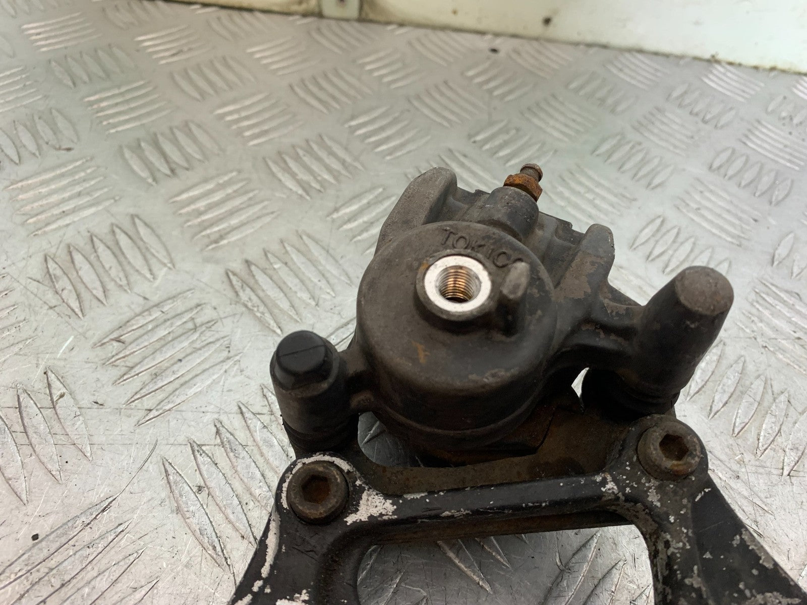 KAWASAKI ZX6R ZX6 J REAR CALIPER (SOLD AS PARTS)   YEAR 2000 (CMB1312)