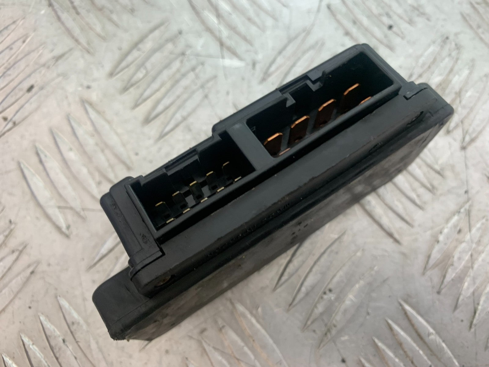 KAWASAKI ZX6R ZX6 F FUSE BOX   YEAR 1995-1997 (CMB1169)