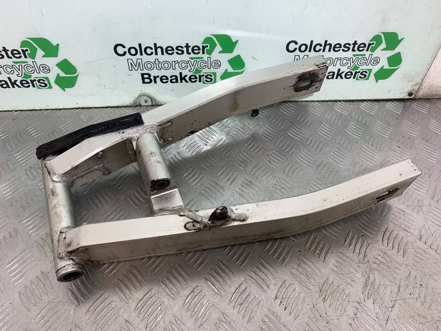 YAMAHA FZS600 FAZER 600 SWINGARM  YEAR 1998-2001 (CMB1267)