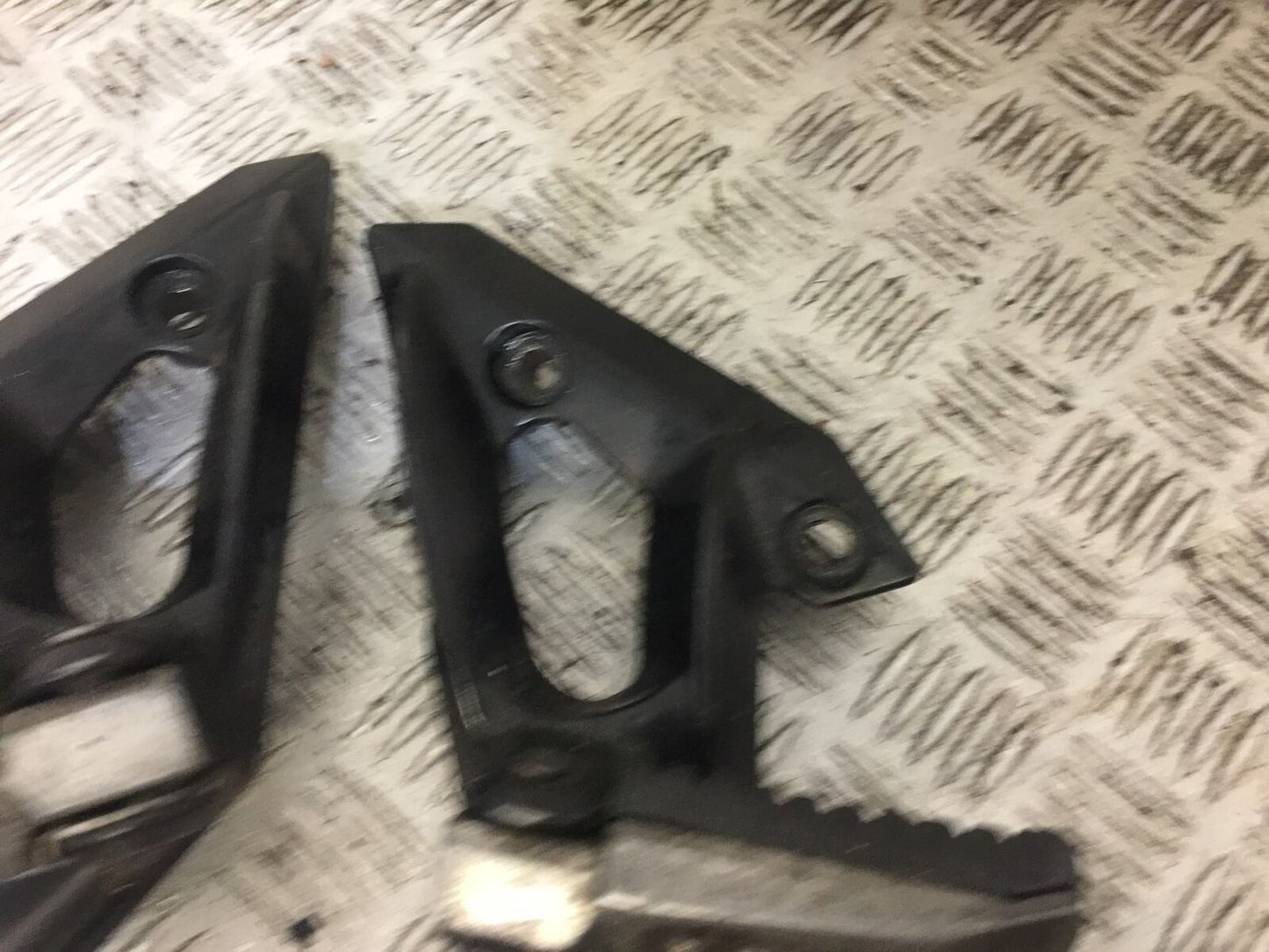 KAWASAKI GTR1400 GTR 1400 REAR HANGERS AND PEGS  YEAR 2010 (STOCK 716)