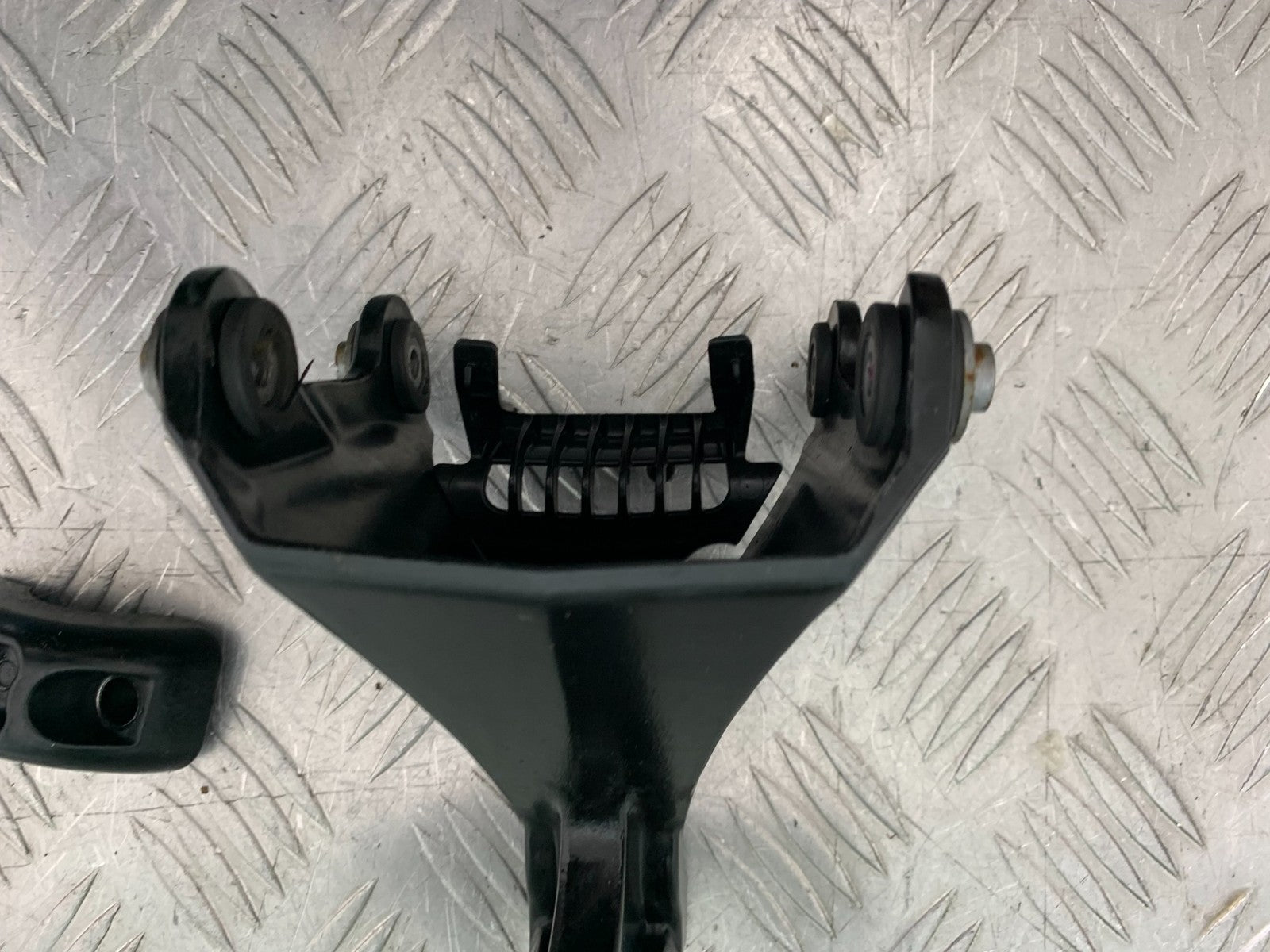 TRIUMPH 675 STREET TRIPLE RX FAIRING BRACKET   2015- 2017 (CMB1299)