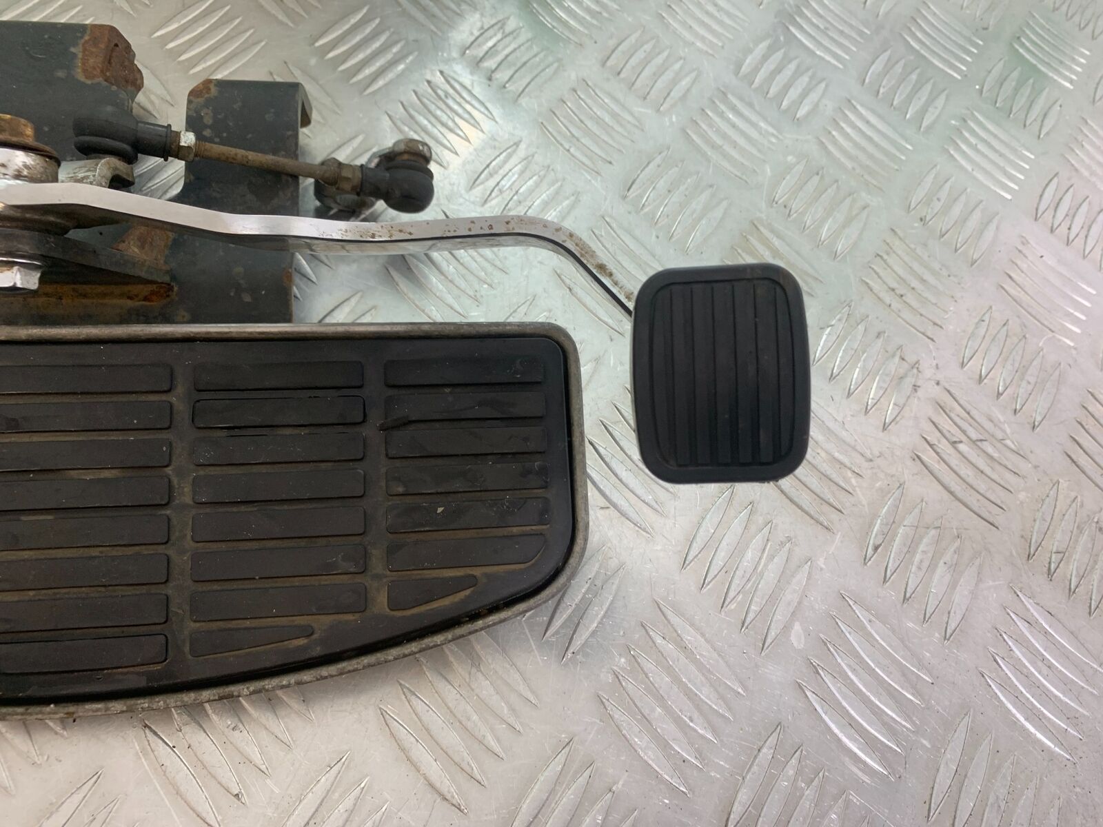 SUZUKI INTRUDER VL800 C800 LEFT FOOTBOARD   YEAR 2012-16 (CMB1039)