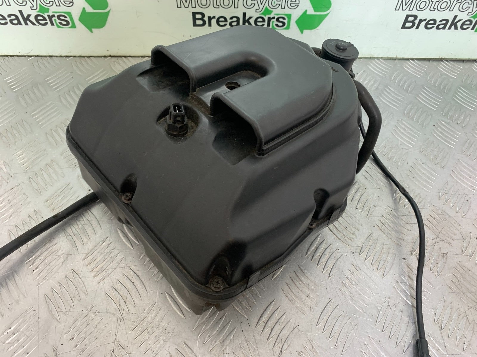 TRIUMPH 955i SPRINT ST AIRBOX YEAR 1999-04 (CMB1230)