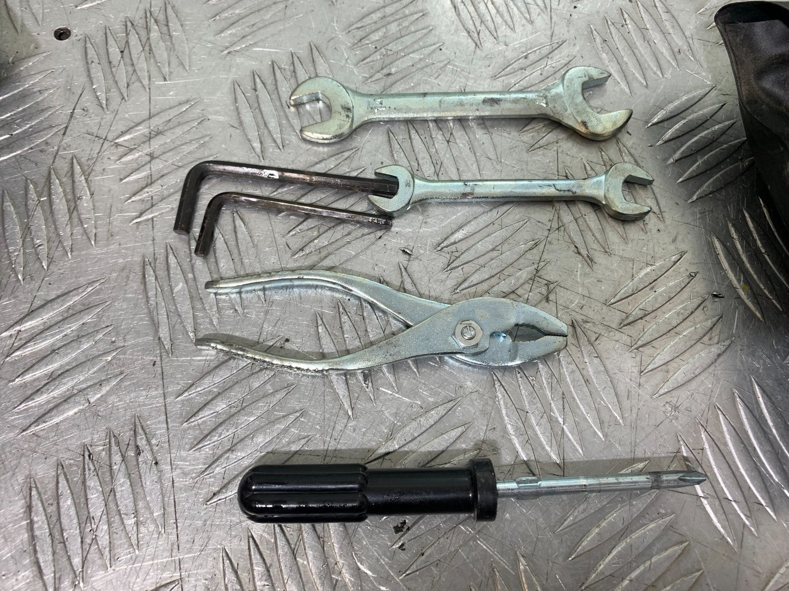 SUZUKI DL1000 V-STROM TOOL KIT YEAR 2014-2019 (CMB1325)