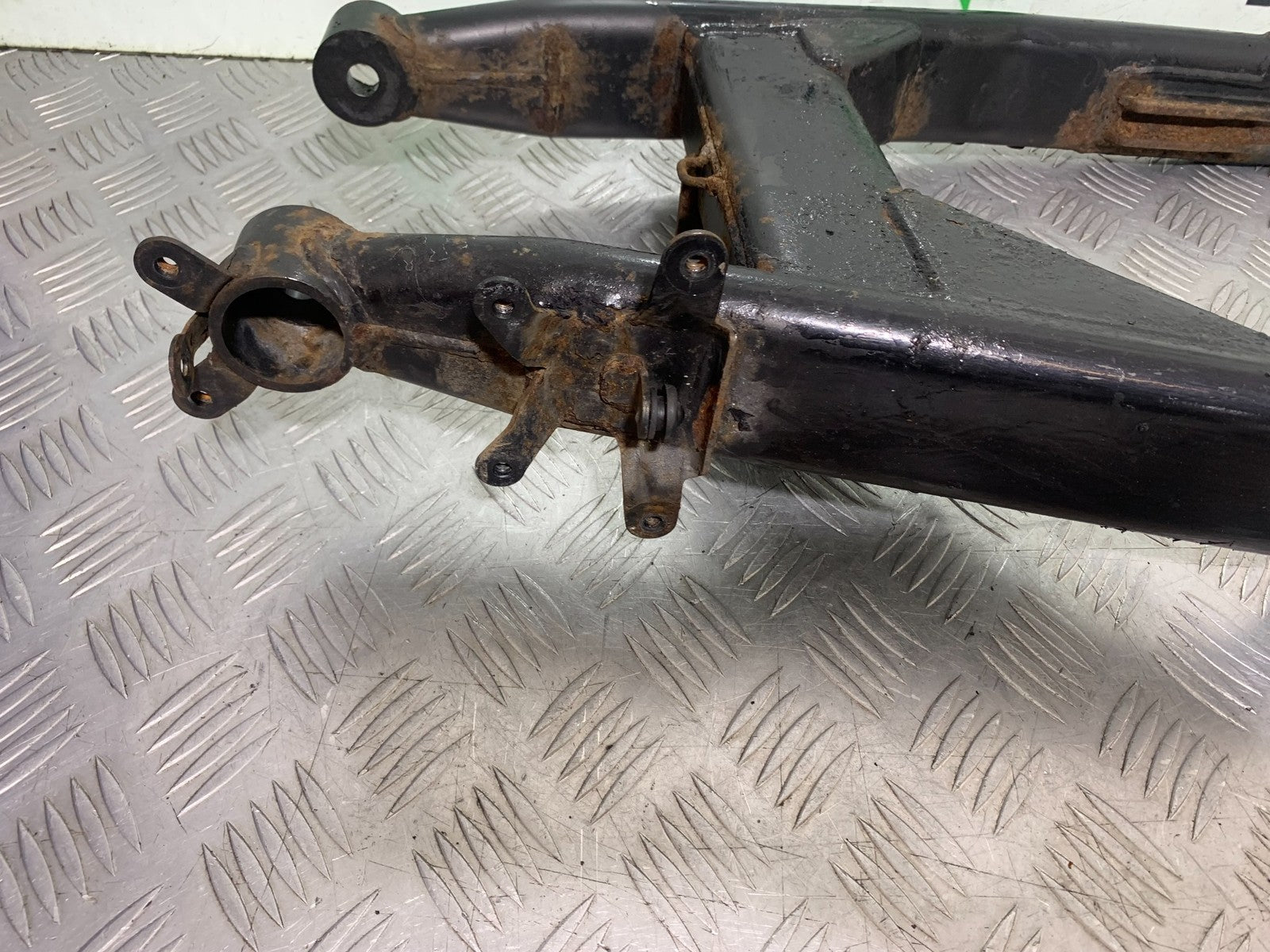 YAMAHA XVS 1300 MIDNIGHT STAR SWINGARM YEAR 2007-16 (CMB1200)