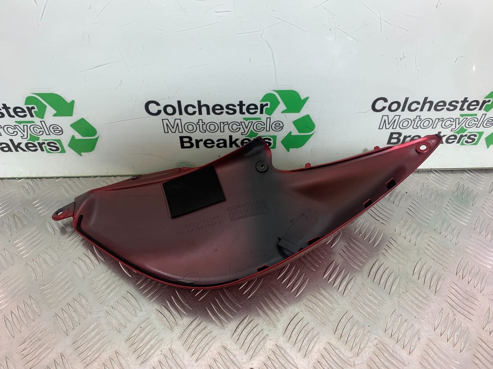 SUZUKI DL 650 V-STROM RIGHT TANK PANEL  YEAR 2016 (STOCK 996)